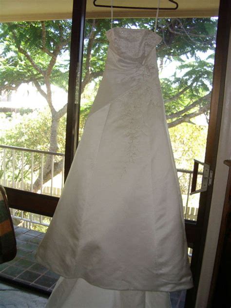 Wedding Dress *Never Worn* .